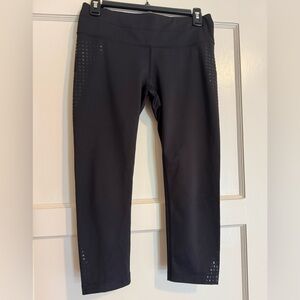 Athleta black workout leggings with textured detailing (size small tall)